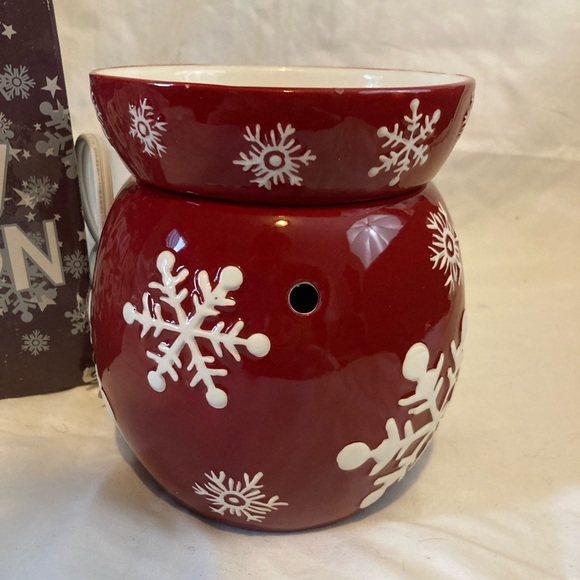 2-7 Scentsy wax warmer red snowflake - Picture 2 of 5